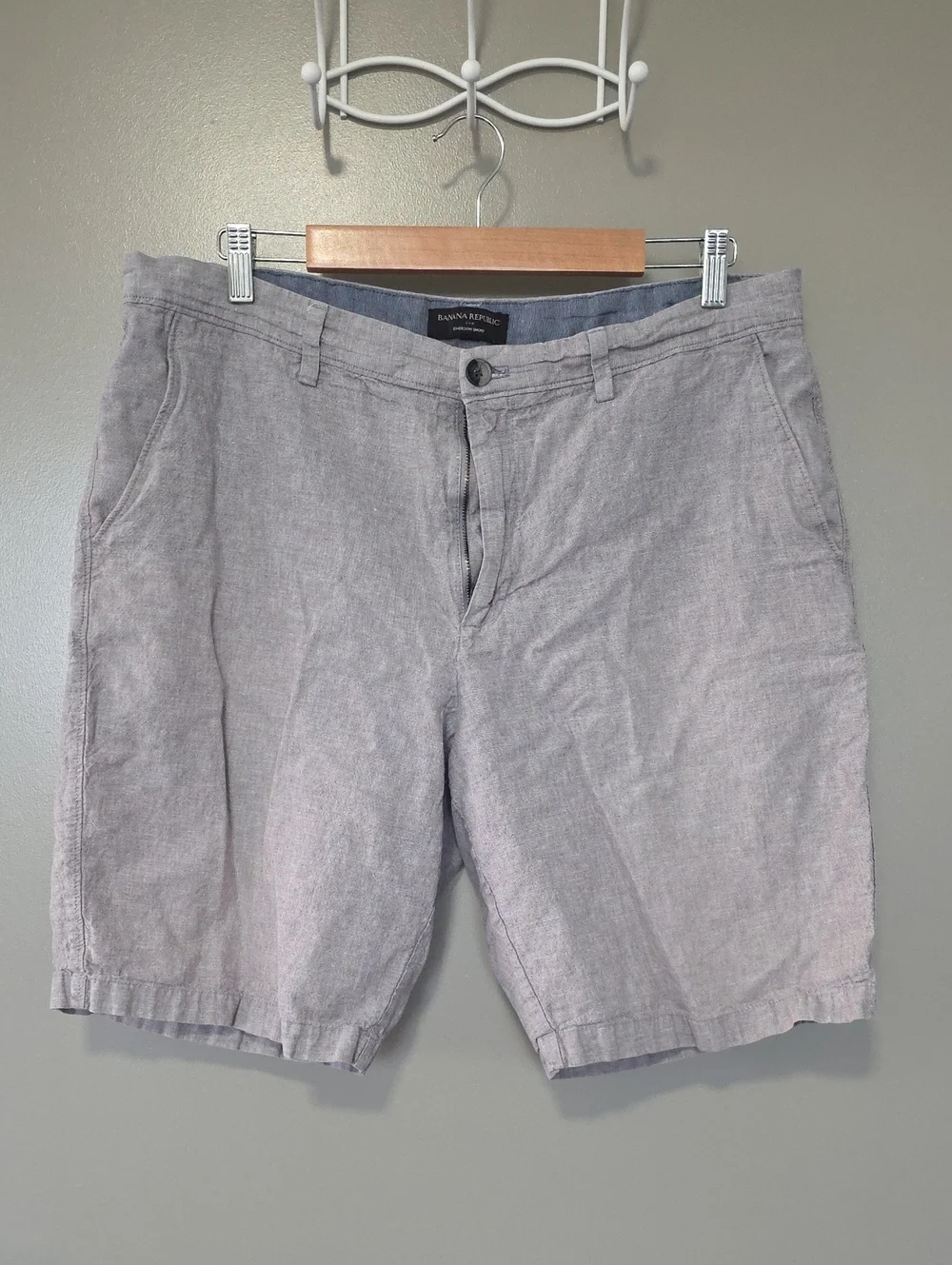 Banana Republic Men's Light Gray Flat-Front Linen-Blend Shorts Size 36